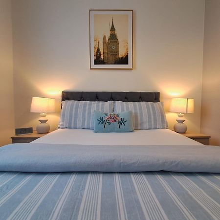 Cozy Bedroom In Lucan, Dublin Buitenkant foto