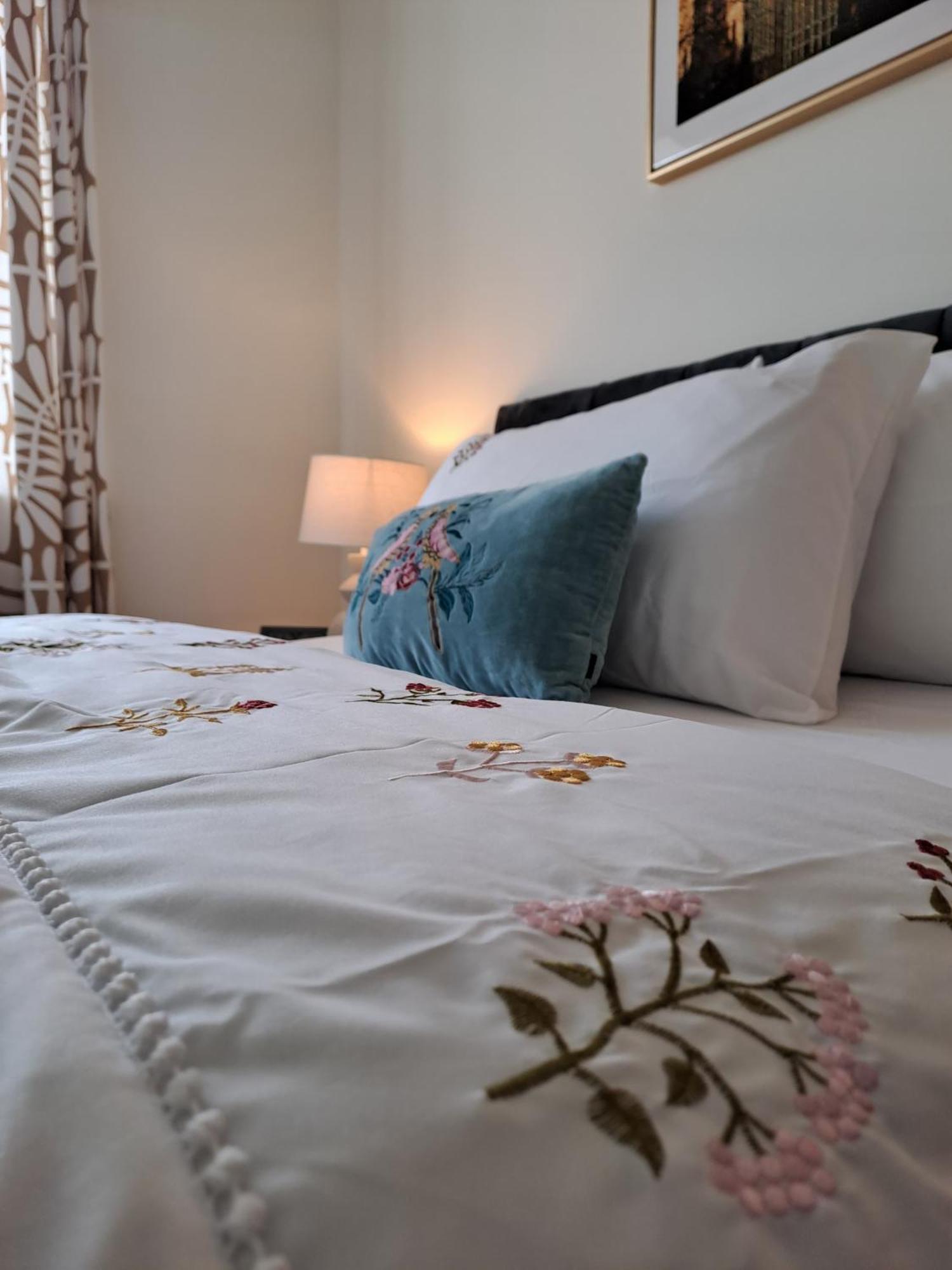 Cozy Bedroom In Lucan, Dublin Buitenkant foto